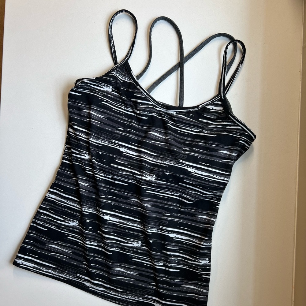 SOYBU Athletic Top size large Black and White